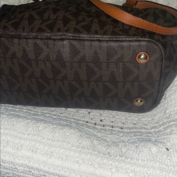 Michael Kors Black and Tan Shoulder Bag - Picture 5 of 12